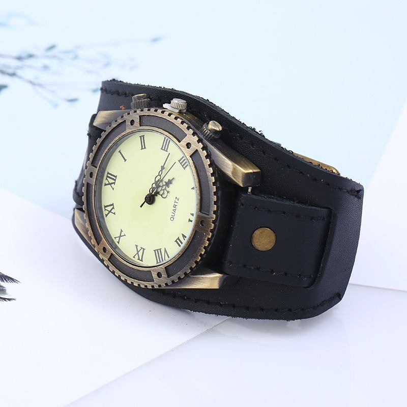 Retro Punk Style Läderband Män Mode Pointer Quartz Watch