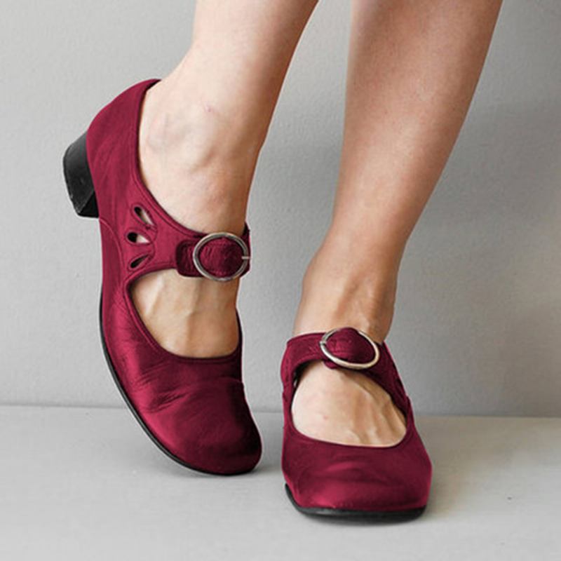 Woemn Retro Hollow Out Low Heel Pumps