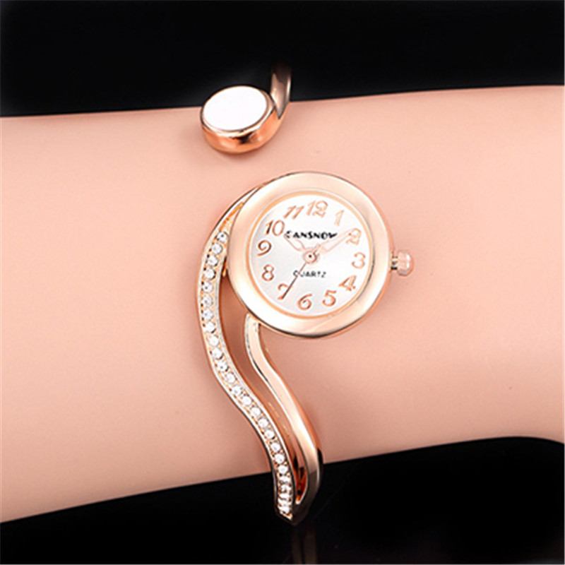 Casual Style Oregelbunden Dam Armband Watch Crystal Quartz Klockor