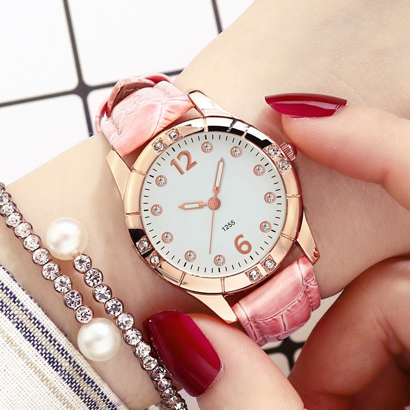 Diamonds Elegant Design Dam Armbandsur Lysande Display Quartz Watch