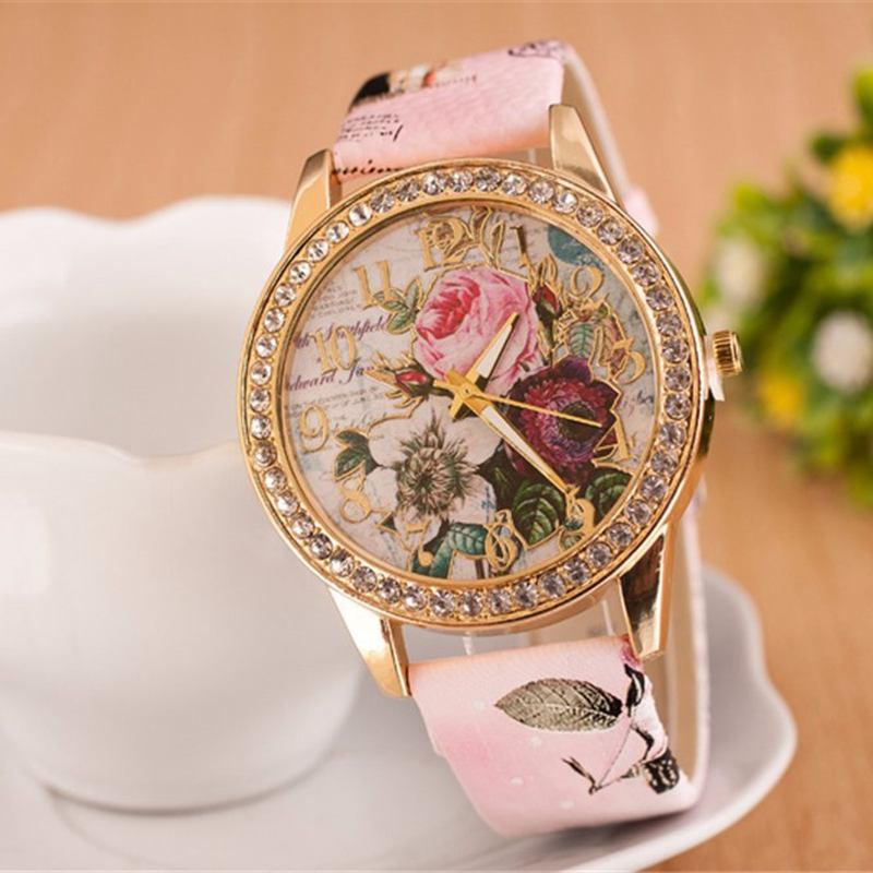 Mode Bohemia Style Damklocka Läderrem Retro Rose Pattern Quartz Watch