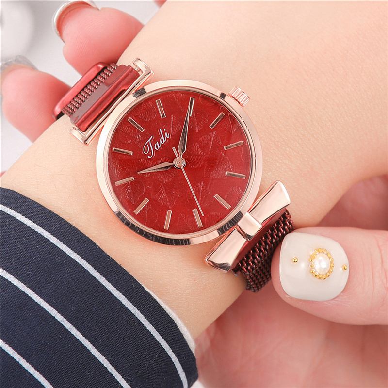 Mode Casual Elegant Design Kvinnor Klockor Mesh Band Dial Handledsfodral Quartz Watch