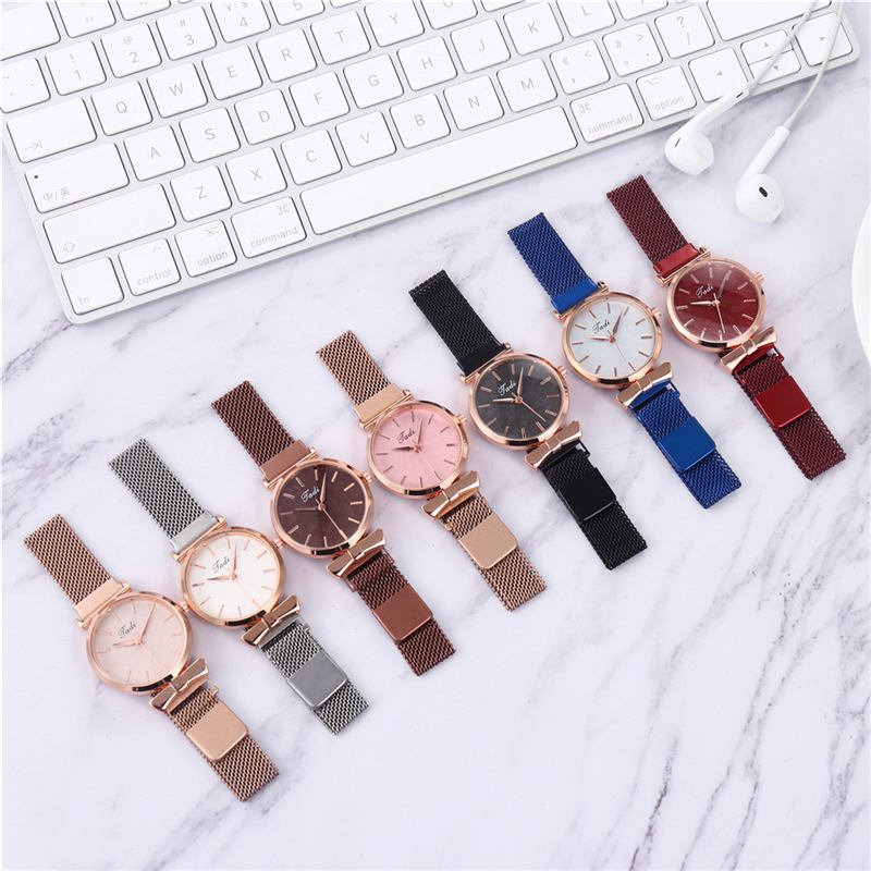 Mode Casual Elegant Design Kvinnor Klockor Mesh Band Dial Handledsfodral Quartz Watch