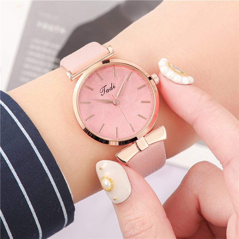 Mode Casual Eleganta Kvinnor Klockor Läder Band Urtavla Rose Gold Armbandsfodral Quartz Watch