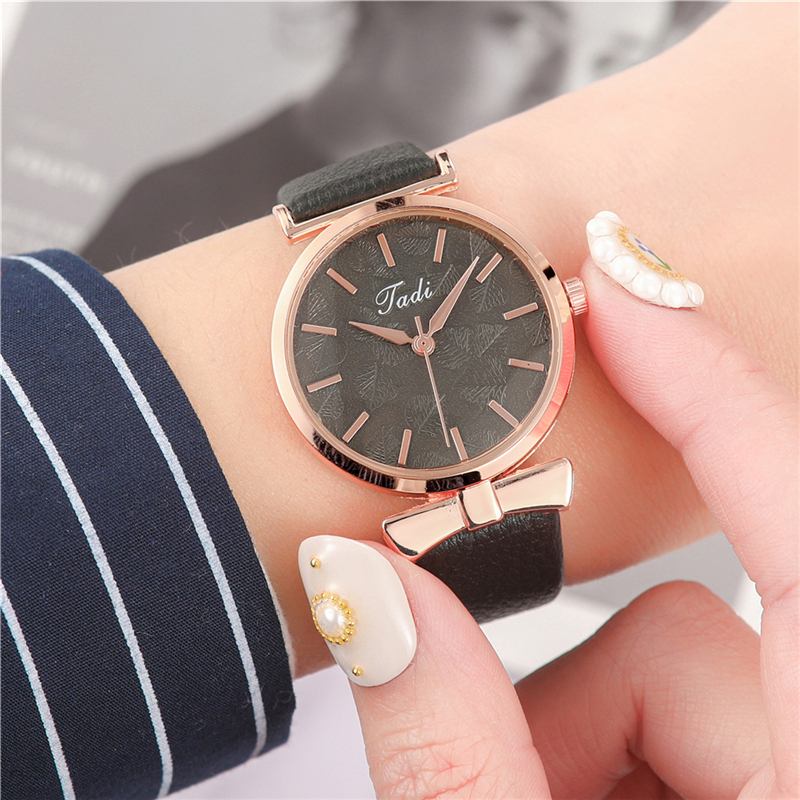 Mode Casual Eleganta Kvinnor Klockor Läder Band Urtavla Rose Gold Armbandsfodral Quartz Watch